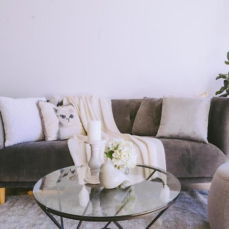 Capitol Executive Apartment On London Circuit Канбера Екстериор снимка