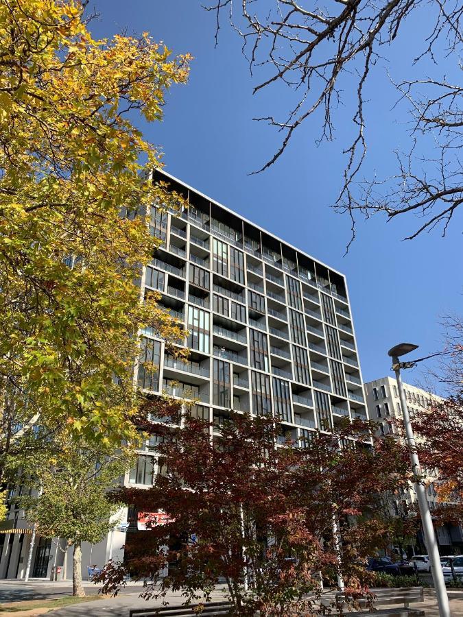 Capitol Executive Apartment On London Circuit Канбера Екстериор снимка