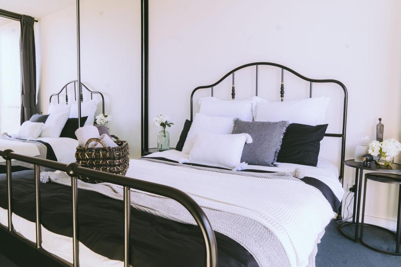 Capitol Executive Apartment On London Circuit Канбера Екстериор снимка